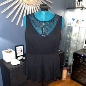 NWOT: TORRID Sleeveless lace inset peplum top